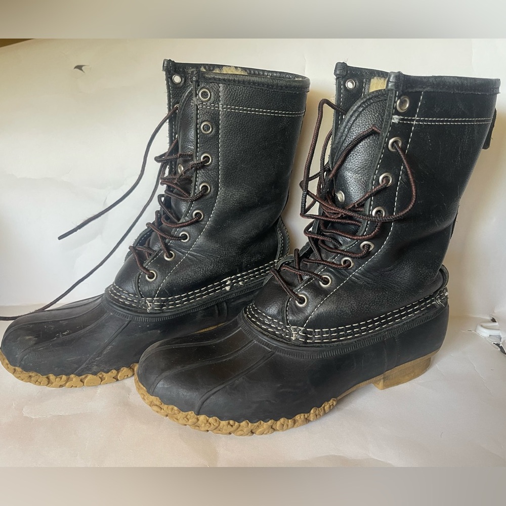 L.L. Bean Classic Woman’s Bean Boots 8” shearling lined black duck boots 8.5-9